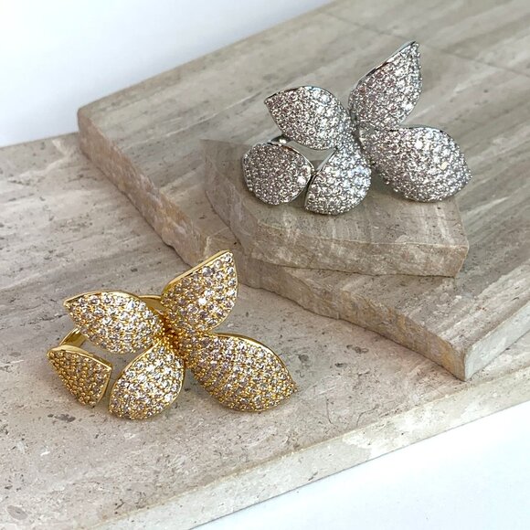 NEW ~ Anthropologie Adina Eden Fancy Flower Petal Gold Ring — Adjustable band - Picture 11 of 16